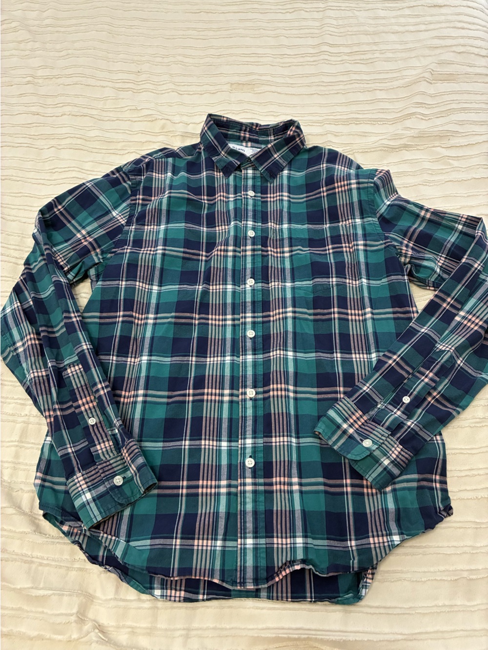 Old navy everyday plaid casual shirt. Size large men’s.